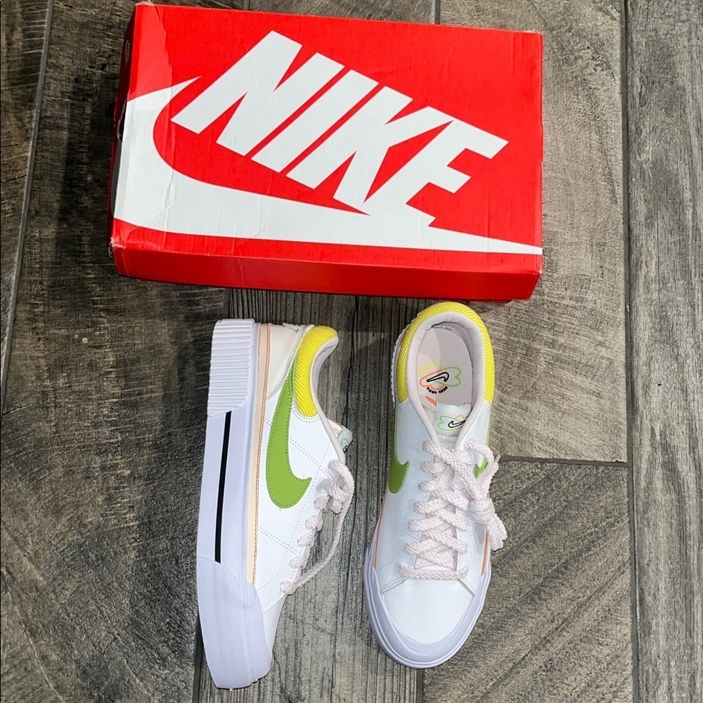NIB Nike White and Lime Green Sneakers
